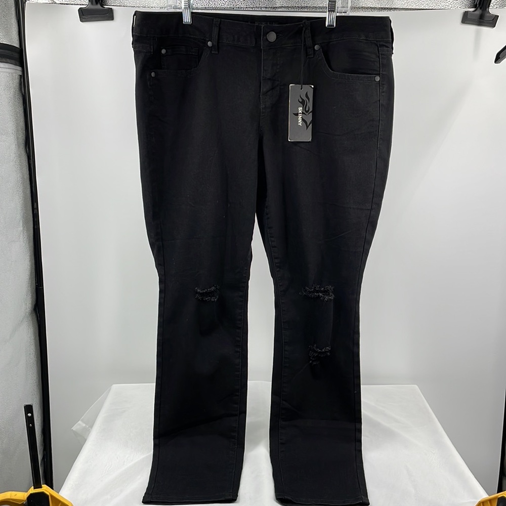 NWT Torrid Black Distressed jeans Size 18